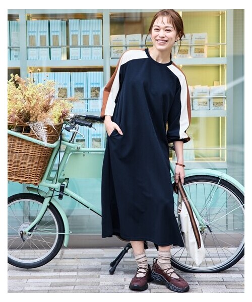 nissen（ニッセン）の「＜大きいサイズ＞ゆるシルエットカラーラインカットソーワンピース（ワンピース・レディース・ネイビー×グレージュ×ブラウン/黒×グレージュ×グリーン/グリーン×グレージュ×ブラウン・L/LL/3L/4L/5L/6L/8L/10L）」の18枚目の写真