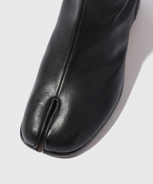 ADAM ET ROPE'(アダムエロペ)の「【Maison Margiela/メゾン マルジェラ】 TABI ANKLE BOOTS H30(ブーツ・メンズ・ブラック・40.0/41.0/42.0)」の11枚目の写真