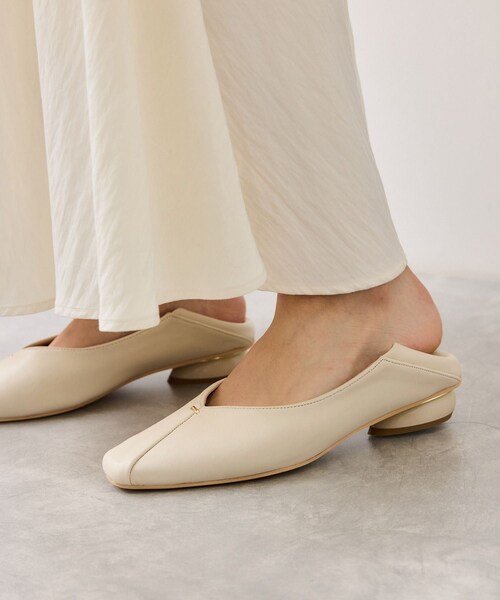 VIS(ビス)の「さっと履けるVカットバブーシュパンプス/2WAY(パンプス・レディース・ブラック/キナリ・L/M/S)」の17枚目の写真