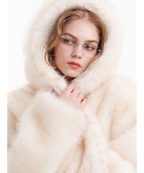 jouetie（ジュエティ）の「ベルトフードファージャケット（ダウンジャケット/コート・レディース・アイボリー/ブラウン/ベージュ・M）」の3枚目の写真