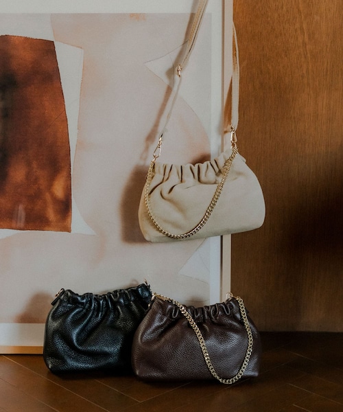 URBAN RESEARCH(アーバンリサーチ)の「レザーギャザーバッグ(ショルダーバッグ・レディース・BLACK/BROWN/BEIGE・-)」の11枚目の写真