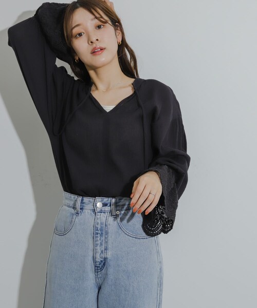 SENSE OF PLACE by URBAN RESEARCH(センスオブプレイスバイアーバンリサーチ)の「スカラップレースヨウリュウブラウス(シャツ/ブラウス・レディース・BLACK/OFF WHITE/CORAL・one)」の21枚目の写真