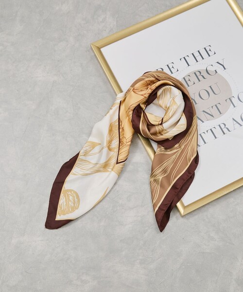 VIS（ビス）の「チューリップ柄スカーフ90×90cm（バンダナ/スカーフ・レディース・ブラウン系/ブルー系・F）」の13枚目の写真