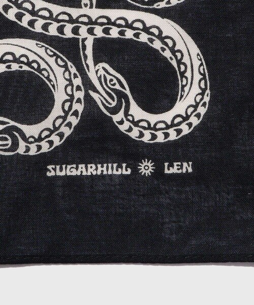 ADAM ET ROPE'（アダムエロペ）の「【SUGARHILL/シュガーヒル】TATOO FLASH BANDANA（ストール/ショール・メンズ・ブラック/ホワイト・F）」の6枚目の写真