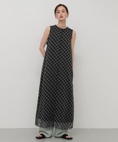 SENSE OF PLACE by URBAN RESEARCH(センスオブプレイスバイアーバンリサーチ)の「チェックシアーナローワンピース(ワンピース・レディース・BLACK/BROWN/BEIGE・One/COMPACT)」の6枚目の写真
