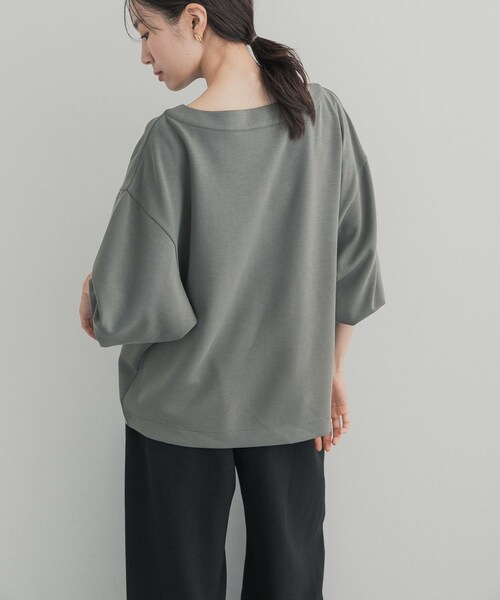 URBAN RESEARCH DOORS（アーバンリサーチドアーズ）の「2WAYフィブリルプルオーバー（Tシャツ/カットソー・レディース・CHARCOAL/KHAKI・Free）」の20枚目の写真