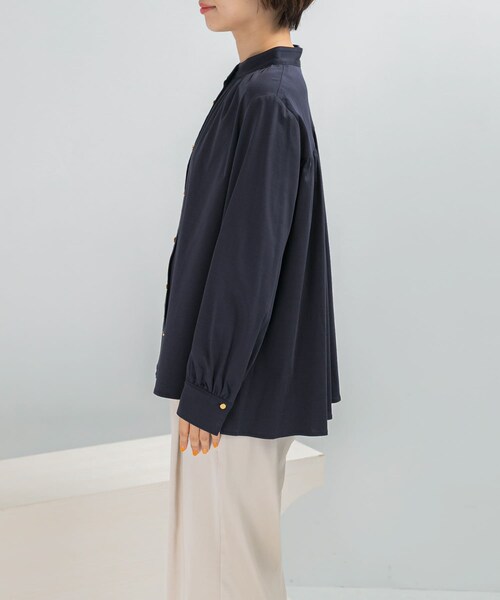 URBAN RESEARCH ROSSO（アーバンリサーチロッソ）の「『WEB限定』デザインボタンカットソーブラウス（シャツ/ブラウス・レディース・OFF WHITE/NAVY・FREE）」の16枚目の写真
