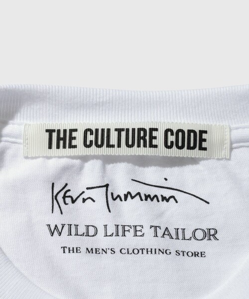 ADAM ET ROPE'(アダムエロペ)の「【THE CULTURE CODE × Kevin Cummins for WILD LIFE TAILOR】T-SHIRT MANCHESTER CITY - SISTERS(Tシャツ/カットソー・メンズ・ブラック/ホワイト・L/M/XL)」の20枚目の写真