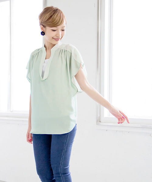 URBAN RESEARCH ROSSO（アーバンリサーチロッソ）の「2枚重ねドレープネックブラウス（Tシャツ/カットソー・レディース・OW/MINT/BE・FREE）」の6枚目の写真