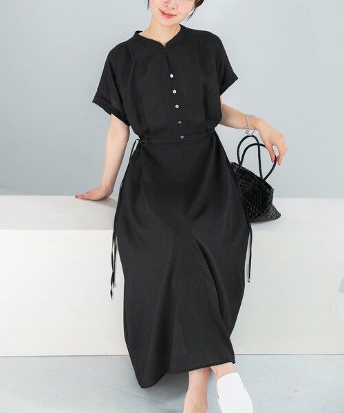 URBAN RESEARCH ROSSO（アーバンリサーチロッソ）の「ウォッシャブルセミシアー2WAYネックワンピース（ワンピース・レディース・BROWN/BLUE/BLACK・Free）」の9枚目の写真