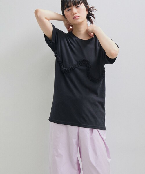 ADAM ET ROPE'(アダムエロペ)の「【VIOLETTE ROOM for ADAM ET ROPE'】別注 NUANCE TEE(Tシャツ/カットソー・レディース・ブラック/グレー/ホワイト・F)」の3枚目の写真