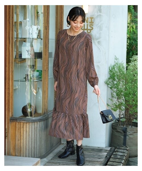 nissen（ニッセン）の「大きいサイズゆるシルエットプリントデザインワンピース（ワンピース・レディース・アイボリー系花柄/パープル系/黒系ドット/黒系花柄・L~LL相当/3L~4L相当/5L~6L相当/8L相当/10L相当）」の16枚目の写真