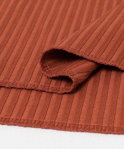 URBAN RESEARCH ROSSO（アーバンリサーチロッソ）の「Uネックリブプルオーバー（Tシャツ/カットソー・レディース・OFF WHITE/RED/BLACK・FREE）」の21枚目の写真