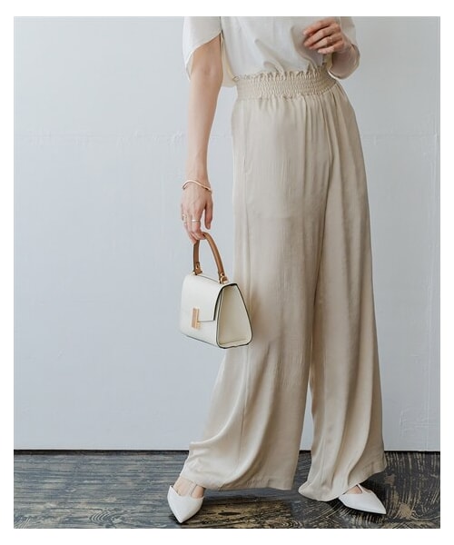 nissen（ニッセン）の「シャイニーサテンクラック柄ワイドパンツ（UVカット・吸汗速乾・接触冷感）＜大きいサイズ有＞（パンツ・レディース・シャンパンベージュ/ローストブラウン/ミッドナイトネイビー・S/M/L/LL/3L/4L/5L/6L/8L/10L）」の13枚目の写真