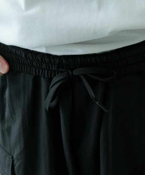ITEMS URBANRESEARCH(アイテムズ アーバンリサーチ)の「『XLサイズあり』『セットアップ対応』撥水ナイロングログラン裏フリースカーゴ(その他パンツ・メンズ・KHK/BLK/BEG・M/L/XL)」の17枚目の写真