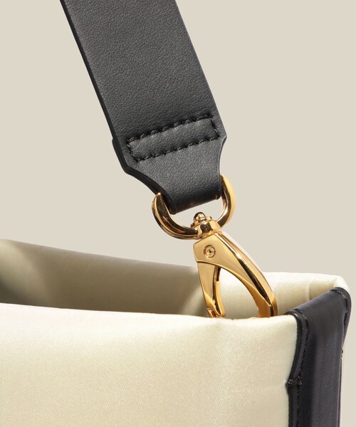 ROPE'（ロペ）の「【E'POR】【A4/PC対応・撥水加工・軽量】BOAT BAG Large（トートバッグ・レディース・ブラック/キナリ・F）」の11枚目の写真