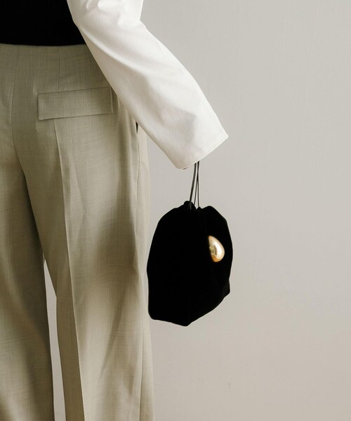 URBAN RESEARCH（アーバンリサーチ）の「『一部別注カラー』JAMIRAY　EGGVELVET D/S PUFFER BAG（ショルダーバッグ・レディース・BLUE/BLACK/別注RED・-）」の12枚目の写真