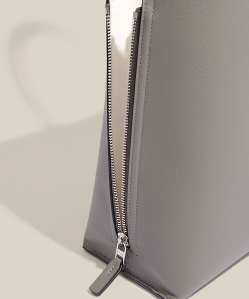 ROPE'（ロペ）の「【E'POR】【WEB限定】Y BAG Medium+ /A4対応・通勤・26SS（トートバッグ・レディース・ブラック/グレー/キナリ/ダークブラウン/ダークグリーン・F）」の8枚目の写真