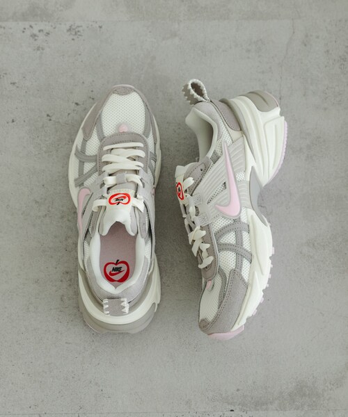 URBAN RESEARCH（アーバンリサーチ）の「NIKE　V2K RUN CN（スニーカー・レディース・SAIL/PINK・23.5/24/24.5）」の2枚目の写真