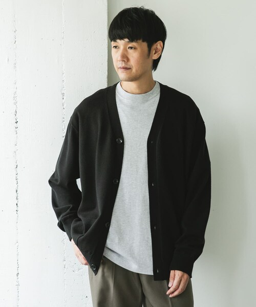 URBAN RESEARCH DOORS（アーバンリサーチドアーズ）の「『XLサイズ/WEB限定/仁村紗和さん着用』『UR TECH 200日ニット』Vネックカーディガン（カーディガン/ボレロ・メンズ・MOCHA/BLACK・M/L/XL）」の7枚目の写真