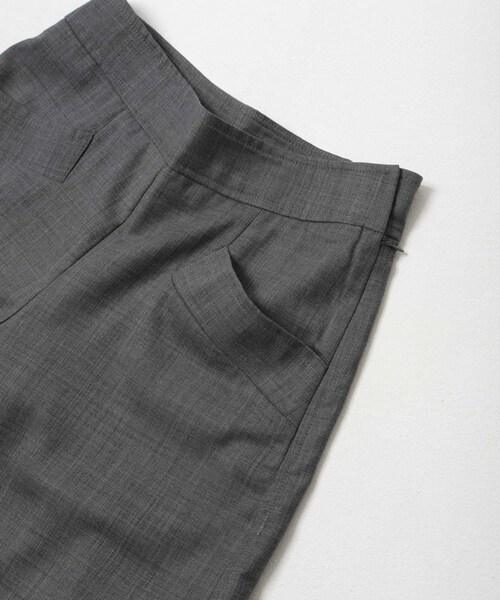 URBAN RESEARCH(アーバンリサーチ)の「GANNI LOW WAISTED BERMUDA(その他パンツ・レディース・PHANTOM・36/38)」の5枚目の写真