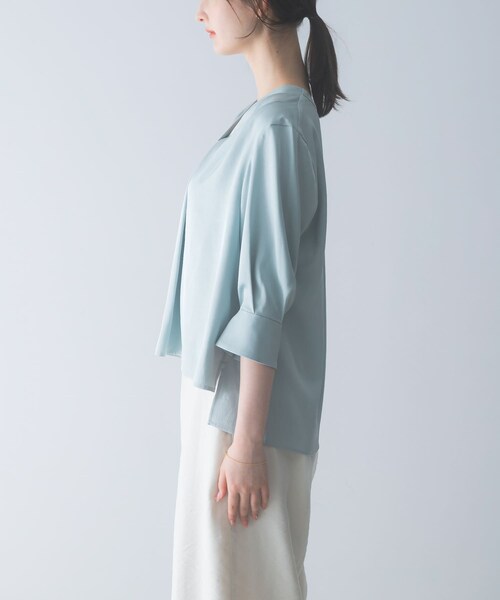 URBAN RESEARCH ROSSO（アーバンリサーチロッソ）の「シルキーツイルVネックブラウス（シャツ/ブラウス・レディース・OFF/MINT/NAVY・Free）」の22枚目の写真