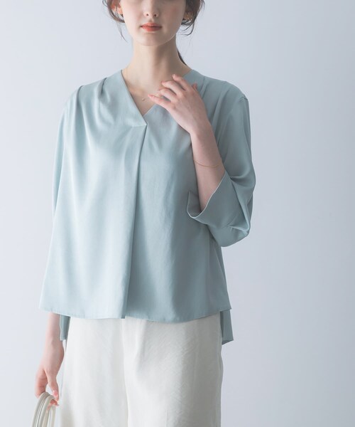 URBAN RESEARCH ROSSO（アーバンリサーチロッソ）の「シルキーツイルVネックブラウス（シャツ/ブラウス・レディース・OFF/MINT/NAVY・Free）」の14枚目の写真