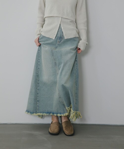 KBF(ケイビーエフ)の「アシメフリンジデニムスカート(デニムスカート・レディース・L.BLUE/BLACK・One)」の15枚目の写真