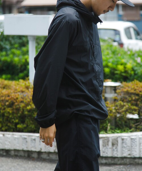 URBAN RESEARCH（アーバンリサーチ）の「Afterglow　15D CORDURA EDC HOODIE（パーカー・メンズ・CHARCOAL/BLACK・L/XL）」の6枚目の写真