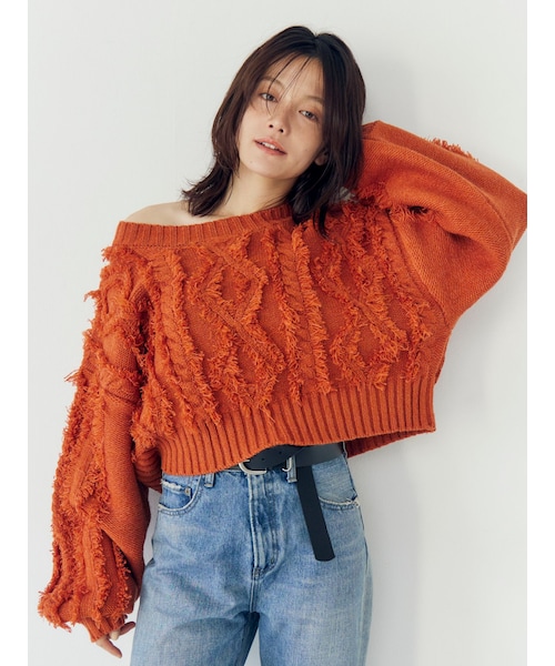 Ungrid（アングリッド）の「ワンショルフリンジケーブルショートニット（ニット/セーター・レディース・アイボリー/チャコールグレー/オレンジ/ベージュ・F）」の4枚目の写真