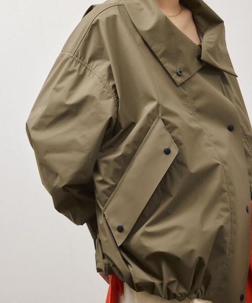 ADAM ET ROPE'（アダムエロペ）の「ファンクションドロストブルゾン/撥水（ナイロンジャケット・レディース・ブラック/カーキ・36/38）」の20枚目の写真