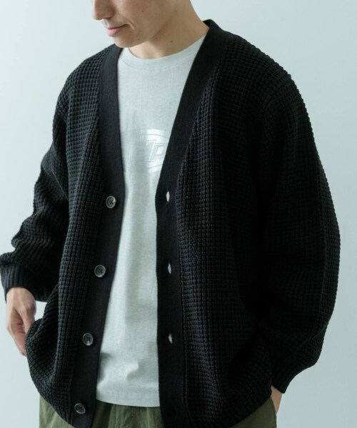ITEMS URBANRESEARCH(アイテムズ アーバンリサーチ)の「ワッフル編み Vネックニットカーディガン(カーディガン/ボレロ・メンズ・MOC/OFF/BLK/CHA/OLV・S/M/L)」の17枚目の写真