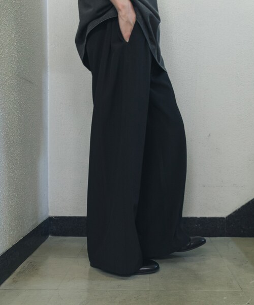 SENSE OF PLACE by URBAN RESEARCH(センスオブプレイスバイアーバンリサーチ)の「サイドタックワイドスラックス(その他パンツ・メンズ・IVORY/BLACK/NAVY・M/L)」の11枚目の写真