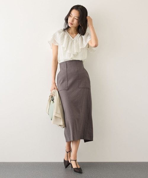 ROPE'(ロペ)の「【一部J'aDoRe・ルミネ限定カラー】Vネックフリルブラウス(無地・ピンストライプ)/イージーケア(シャツ/ブラウス・レディース・ブラック/ホワイト系/ブルー/ピンク・F)」の18枚目の写真