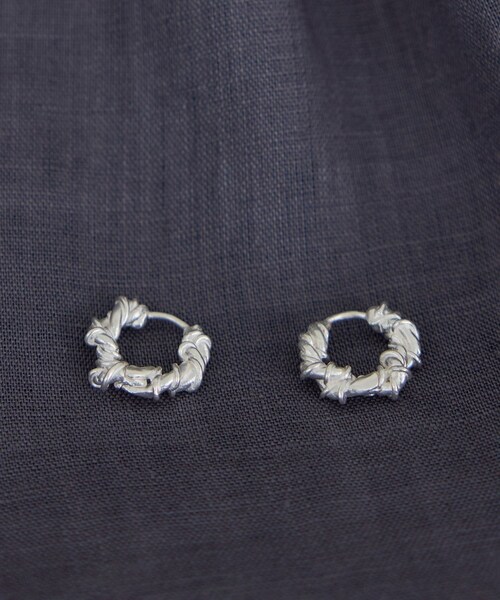 ADAM ET ROPE'（アダムエロペ）の「【J'aDoRe・一部店舗限定】【Completedworks（コンプリーテッドワークス）】motif earrings（ピアス（両耳用）・レディース・シルバー・F）」の8枚目の写真