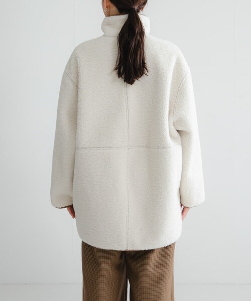 URBAN RESEARCH（アーバンリサーチ）の「ECOPELフェイクムートンリバーシブルコート（ムートンコート・レディース・IVO×CML/BRN×BRN/OFF×GREGE・Free）」の7枚目の写真