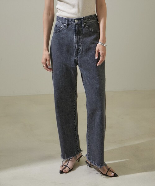 ADAM ET ROPE'（アダムエロペ）の「【KURO for SALON（クロ）】別注OPTIMA WASH/デニムパンツ（デニムパンツ・レディース・ブラック/ブルー系・24/25/26/27/28）」の6枚目の写真