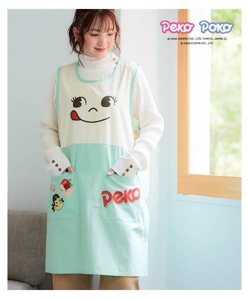 nissen（ニッセン）の「＜大きいサイズ＞ ジャンスカみたいにすっぽり着られるキャラクターエプロン（エプロン・メンズ・ベージュ系(ポムポムプリン)/ネイビー系(ハローキティ)/チャコールグレー系(ハローキティ)/ミントグリーン(ポチャコ)/ピンク×チャコールグレー(マイメロディ)/パープル×チェック(クロミ)/ピンク系チェック(キティ)/クリームイエロー(ポムポムプリン)/ネイビー(シナモロール)/黒系ストライプ(リトルツインスターズ)/赤系ストライプ(ペコ)/オフホワイト×ミントグリーン(ペコ)/オフ×ネイビー系チェック(ドラミ)/ネイビー(ドラえもん)/ミントグリーン(ハローキティ)/ネイビー×赤系ストライプ(ハローキティ)/ラベンダー系(クロミ)/ネイビー(ポチャッコ)・L~LL相当/3L~4L相当/5L~6L相当/8L相当/10L相当）」の2枚目の写真