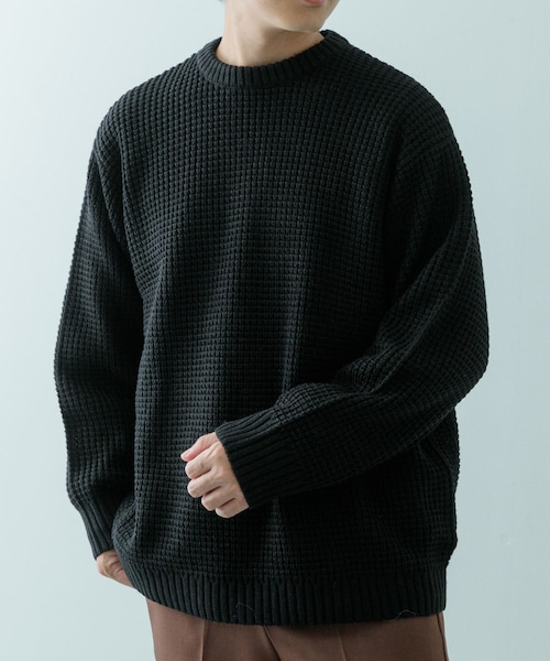 ITEMS URBANRESEARCH（アイテムズ アーバンリサーチ）の「ワッフル編み クルーネックニット（ニット/セーター・メンズ・OLV/OFF/BLK/CHA/MOC・S/M/L）」の2枚目の写真