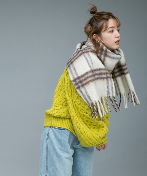 KBF（ケイビーエフ）の「BIGフリンジチェックストール（マフラー・レディース・GRAY×MTD/CAMEL×RED/IVORY×BRN・one）」の9枚目の写真