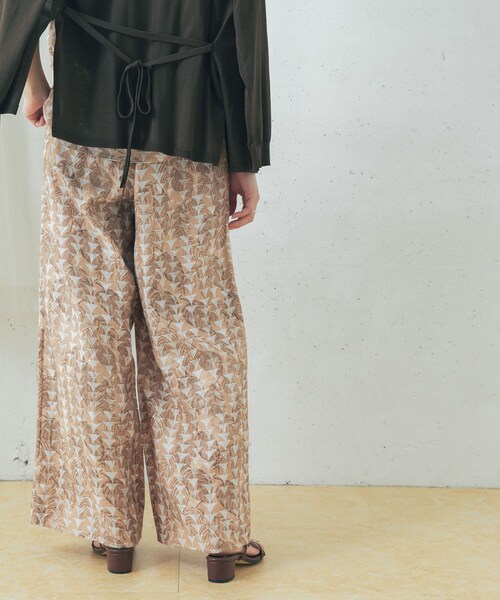 URBAN RESEARCH ROSSO（アーバンリサーチロッソ）の「リーフプリントワイドパンツ（その他パンツ・レディース・P/BEIGE/BEIGE・36/38）」の6枚目の写真