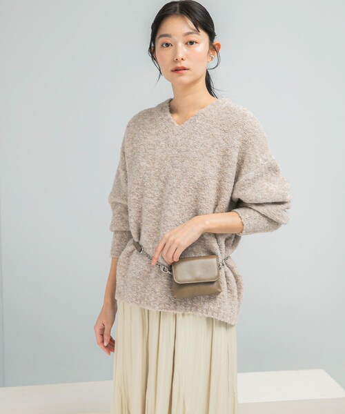 URBAN RESEARCH ROSSO（アーバンリサーチロッソ）の「『WEB限定』Vネックカーブスリーブニット（ニット/セーター・レディース・CORAL/CHARCOAL/MOCHA・Free）」の18枚目の写真