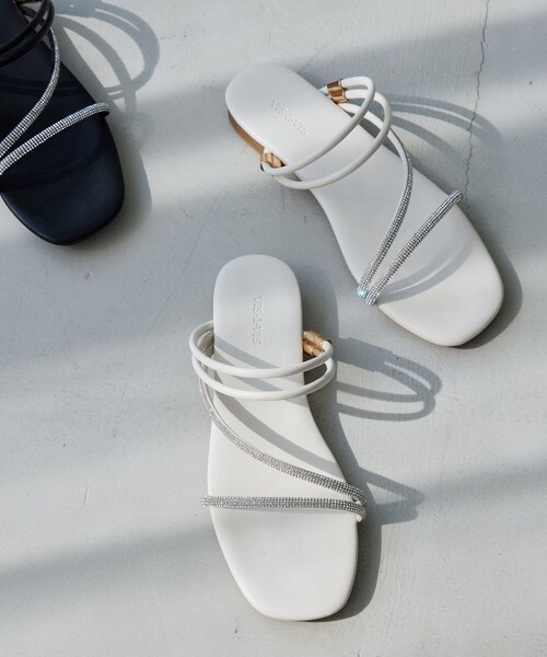 VIS（ビス）の「ラインストーンサンダル/2WAY（サンダル・レディース・ブラック/キナリ・L/M）」の2枚目の写真