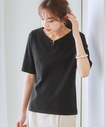 nissen | 綿１００％ダブルフロントカットソー金具付きＶネック５分袖トップス（接触冷感）(Tシャツ/カットソー)