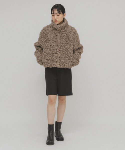 KBF(ケイビーエフ)の「フォルムボアジャケット(テーラードジャケット・レディース・SOY/MATCHA/GREIGE・One)」の2枚目の写真