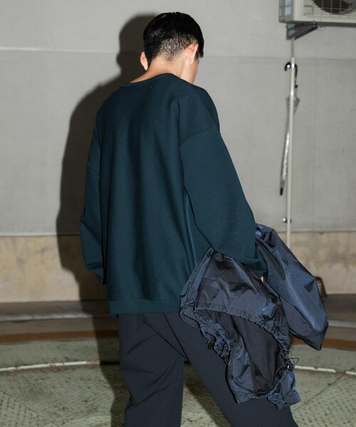 URBAN RESEARCH（アーバンリサーチ）の「『別注』Champion×Wide Dad　RW DAD SWEAT CREW-NECK（スウェット・メンズ・NAVY・1/2）」の12枚目の写真