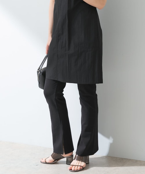 URBAN RESEARCH ROSSO(アーバンリサーチロッソ)の「『UR TECH ひやサラクール』F by ROSSO スリットフレアパンツ(その他パンツ・レディース・BLACK/OFFWHITE/BROWN・36/38)」の2枚目の写真
