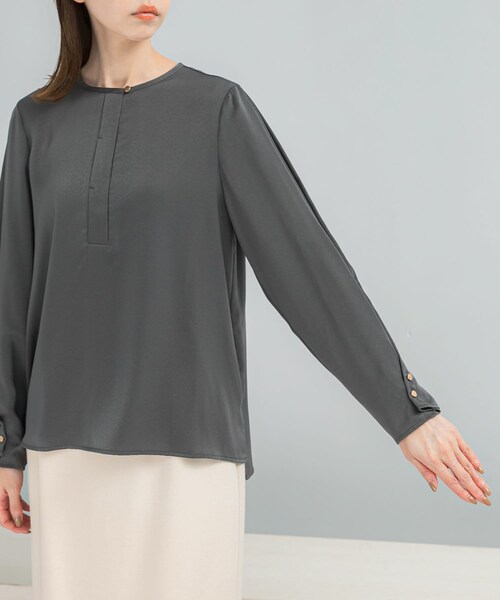 URBAN RESEARCH ROSSO（アーバンリサーチロッソ）の「ピーチサテンデザインスリーブブラウス（シャツ/ブラウス・レディース・OFF WHITE/CHARCOAL・Free）」の15枚目の写真