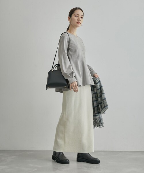 ROPE'（ロペ）の「裏起毛ペプラムブラウス/セットアップ対応（シャツ/ブラウス・レディース・グレー/ブラック/オフホワイト・38）」の9枚目の写真