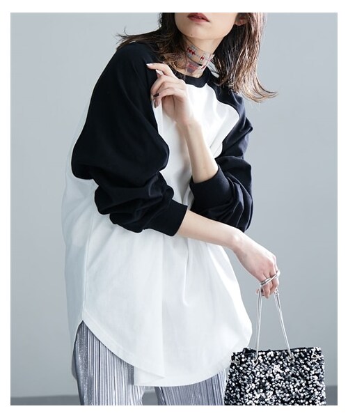 nissen（ニッセン）の「綿１００％ラグランＢＩＧシルエット配色長袖Ｔシャツ ［Soiunique］（Tシャツ/カットソー・レディース・オフホワイト×ブラック/オートミール×ブラック・M/L）」の3枚目の写真